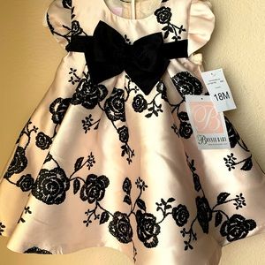 Beautiful Embroidered Baby Girls Dress w/ Bow Size 18M